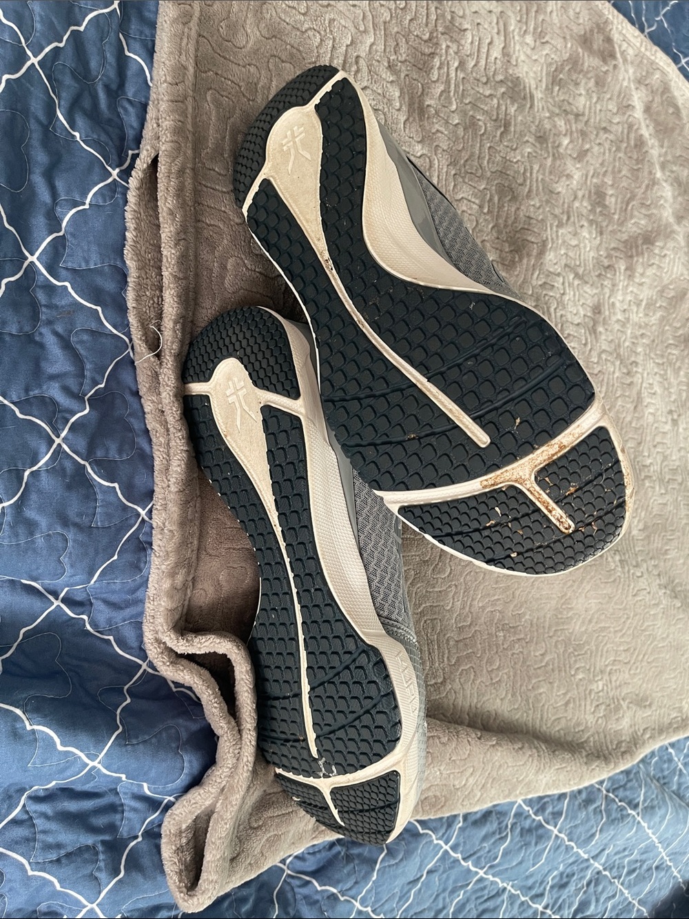 KURU Men's Grey Athletic Sneakers - Picture 14 of 15